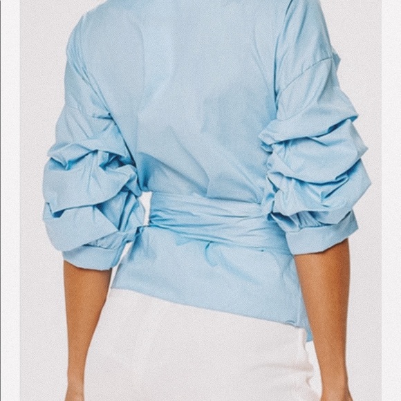 gorgeous wrap top with a trendy clip. - Picture 3 of 3